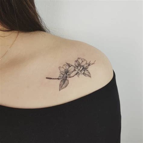 tatuajes sexis para mujer en el pecho|Tatuajes femeninos para el pecho